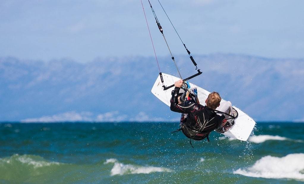 Découvrez les meilleurs spots de kitesurf en France cet été